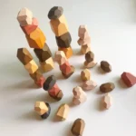 Montessori fa egyensúlyozó kavicsok